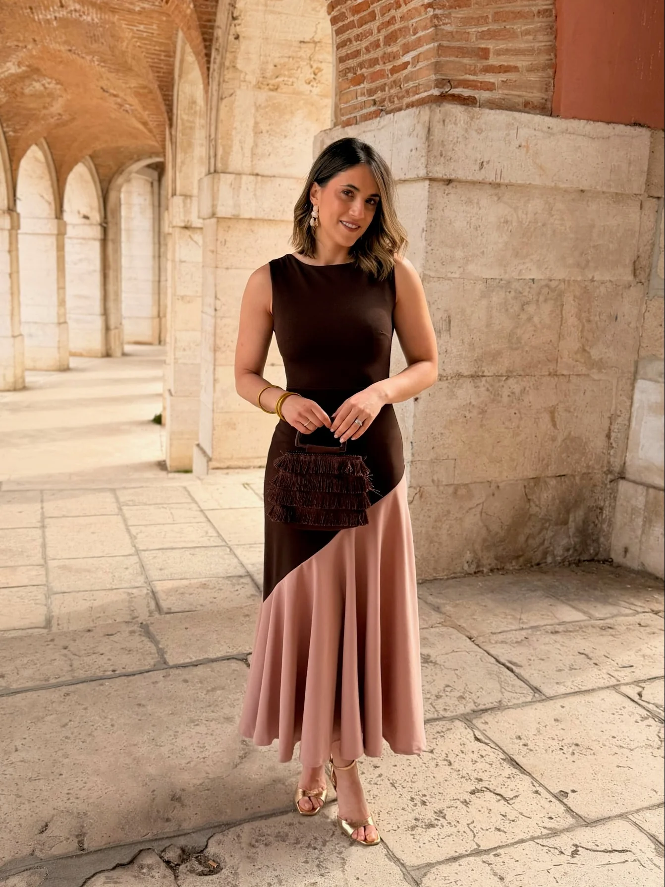 Vestido marrón y maquillaje| Aurelia - Image 4