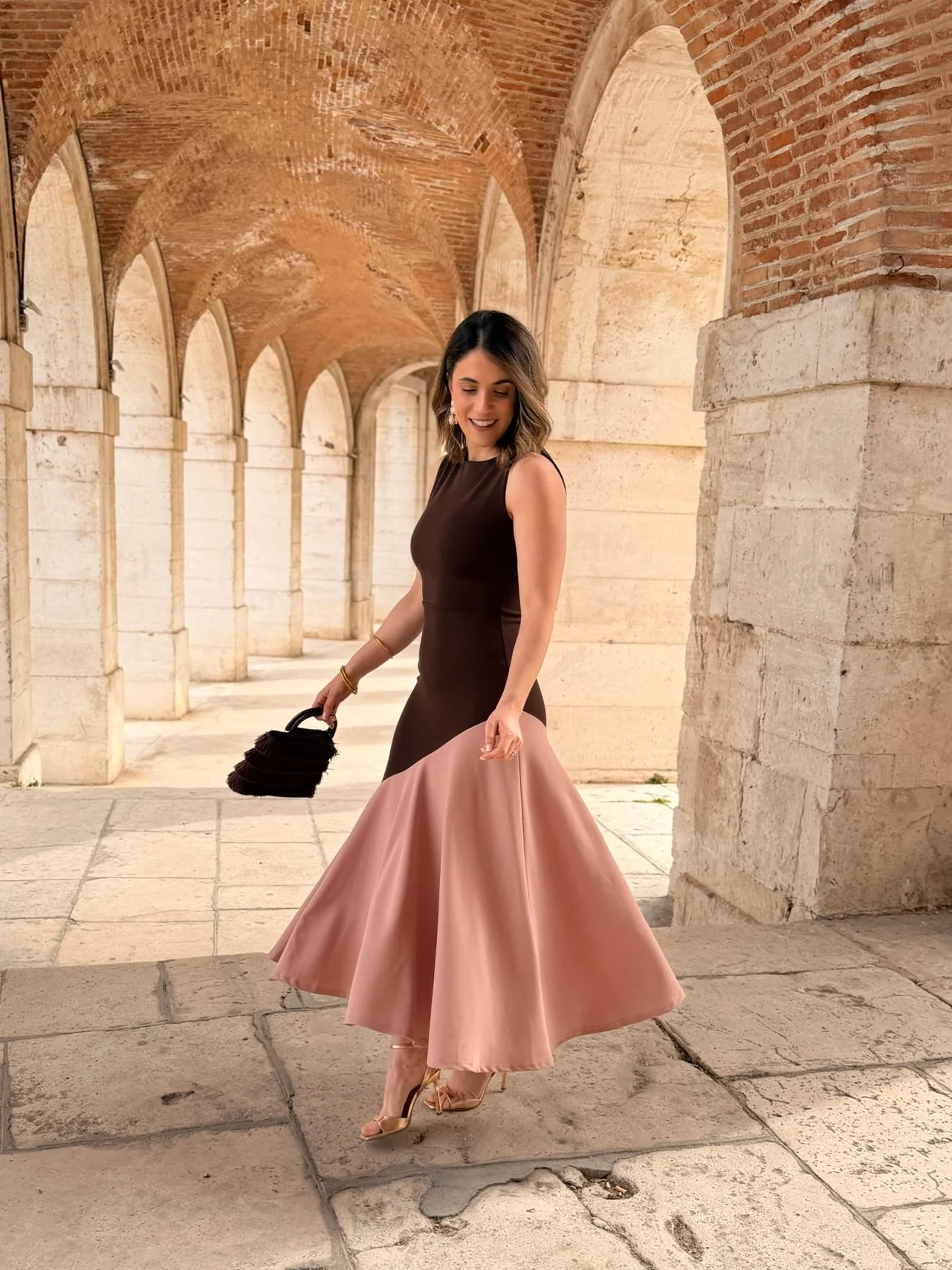 Vestido marrón y maquillaje| Aurelia - Image 5